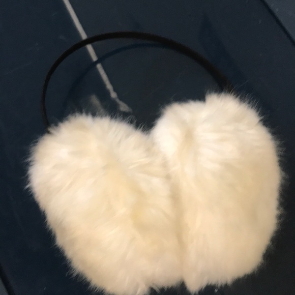 Vintage Accessories - Cream fluffy fur earmuffs puff Pom vintage winter Vintage Accessories - Cream fluffy fur earmuffs puff Pom vintage winter